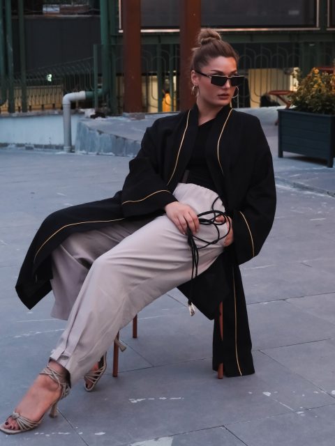 Gold Biyeli Keten Kimono – Siyah